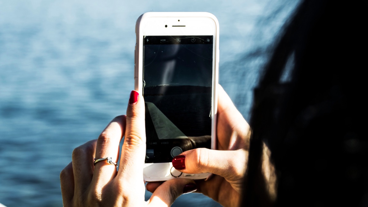 Welche Alternativen gibt es zum B7000-Kleber, um ein Smartphone zu reparieren?